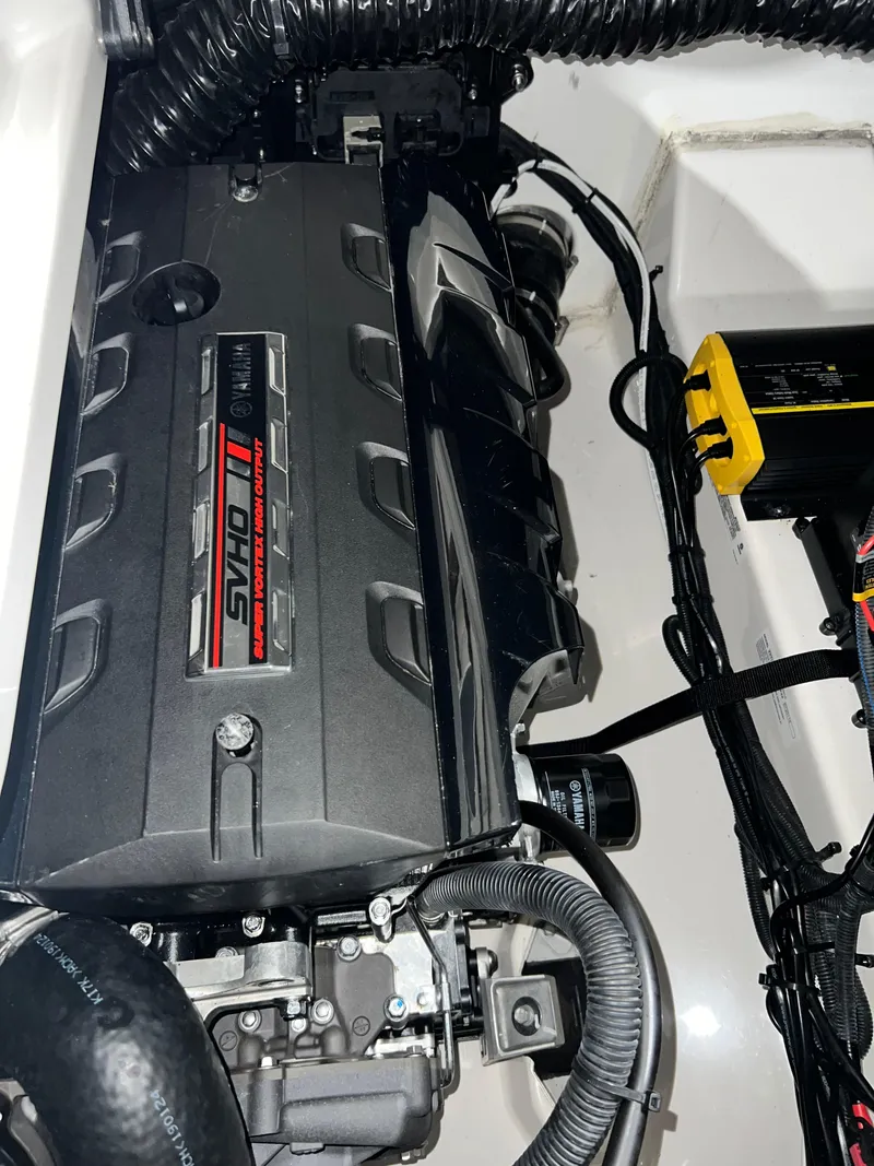 Slide: The Image of Yamaha 275SE 2019 - 20