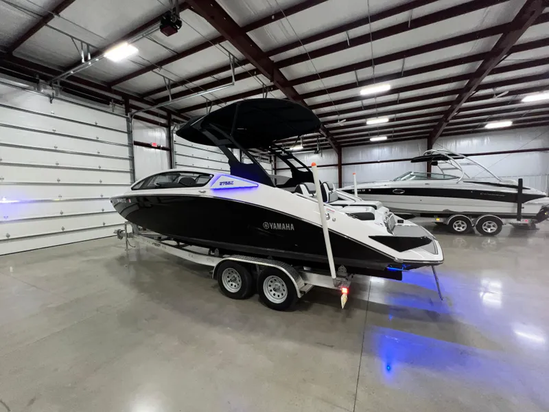 Slide: The Image of Yamaha 275SE 2019 - 3