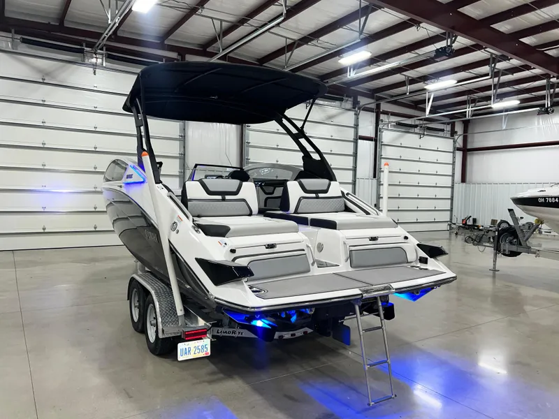 Slide: The Image of Yamaha 275SE 2019 - 5