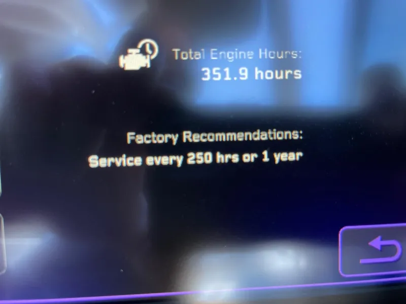 Slide: The Image of Display showing 351.9 engine hours on 2022 Nautique Super Air Nautique G25. - 14