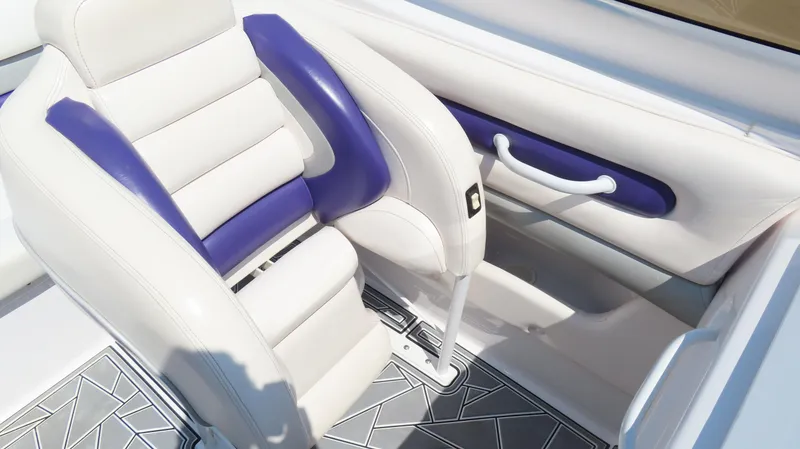 Slide: The Image of 2003 Donzi 28 ZX Open boat seat with white and blue upholstery. - 18