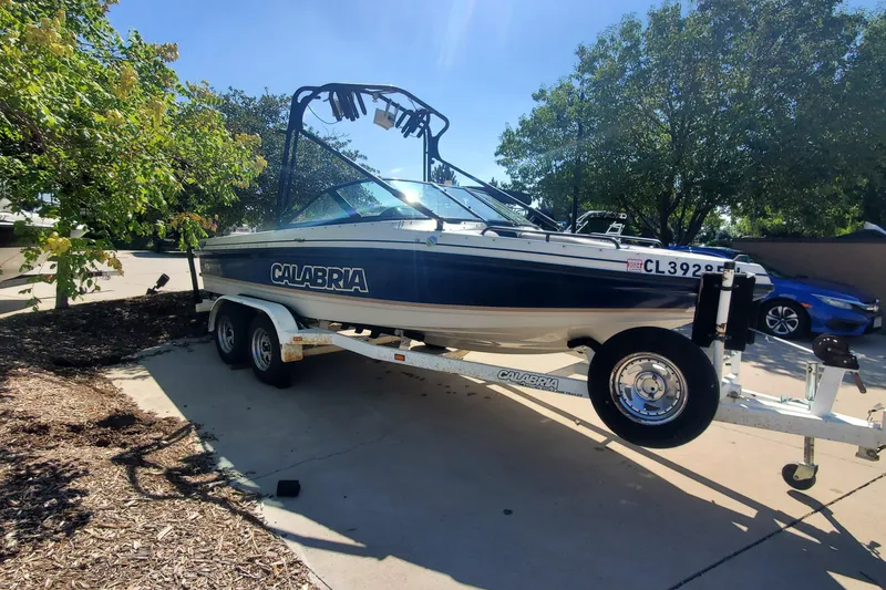 The Image of 2000 Calabria Sport Comp XTS boat on trailer, parked outdoors. - 0