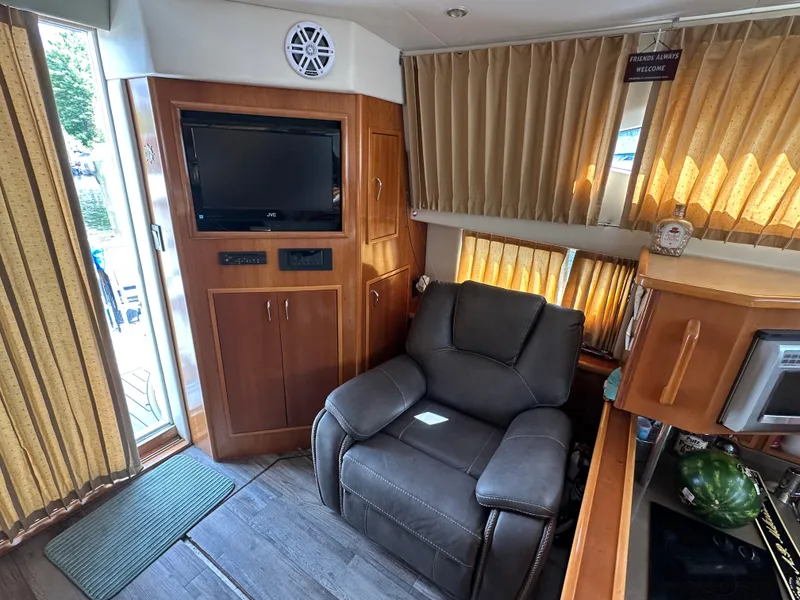 Slide: The Image of Carver Yachts 33 Super Sport 2005 - 12