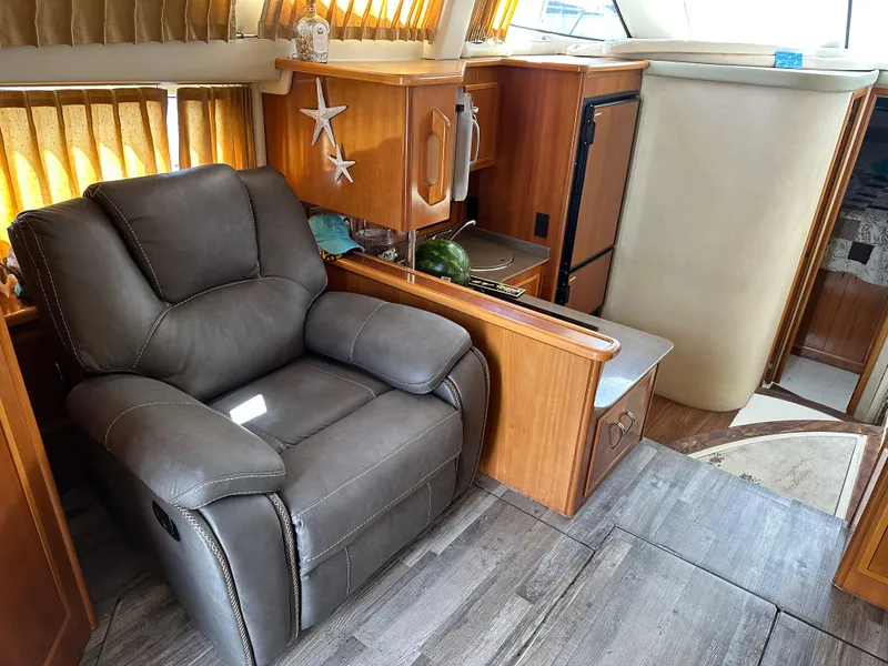 Slide: The Image of Carver Yachts 33 Super Sport 2005 - 13