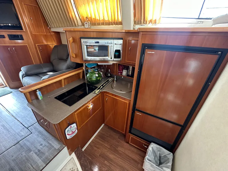 Slide: The Image of Carver Yachts 33 Super Sport 2005 - 15