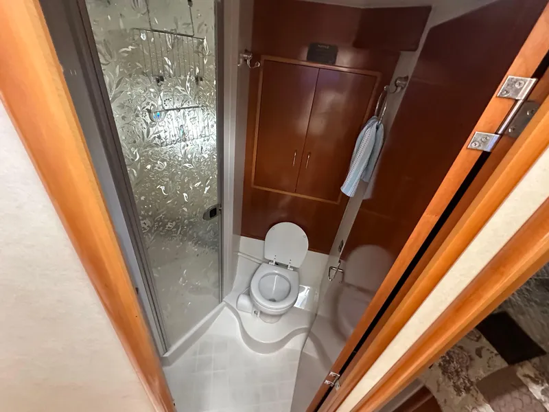 Slide: The Image of Carver Yachts 33 Super Sport 2005 - 21