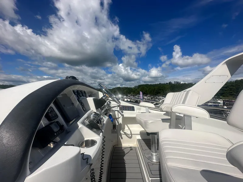 Slide: The Image of Carver Yachts 33 Super Sport 2005 - 4