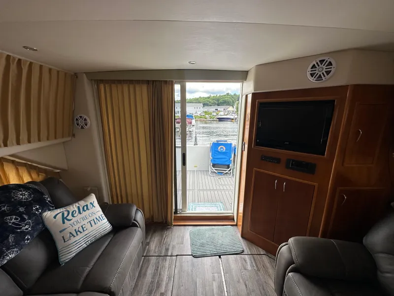 Slide: The Image of Carver Yachts 33 Super Sport 2005 - 9