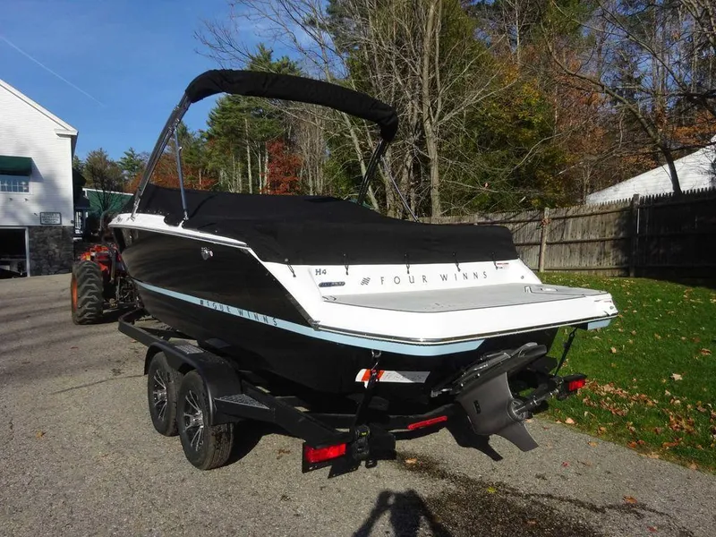 Slide: The Image of Four Winns H4 Sterndrive 2025 - 3