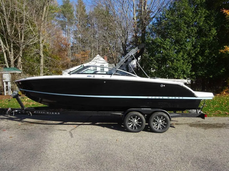 Slide: The Image of Four Winns H4 Sterndrive 2025 - 4