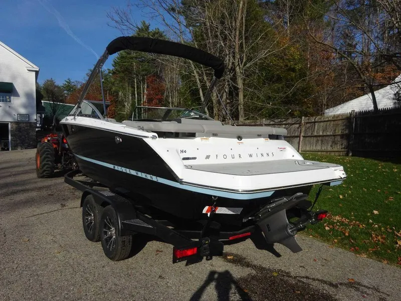 Slide: The Image of Four Winns H4 Sterndrive 2025 - 6