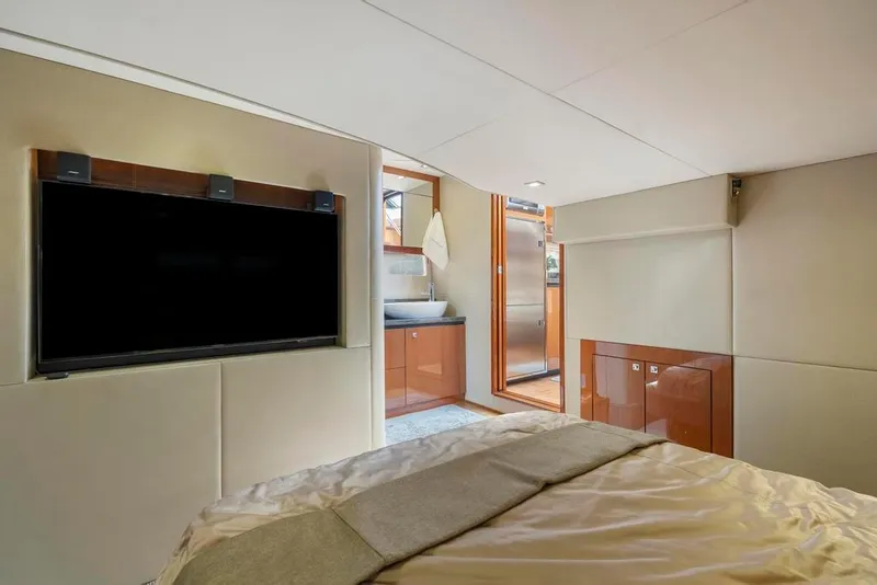 Slide: The Image of Luxurious interior of 2015 Sea Ray 510 Sundancer yacht with modern amenities. - 29