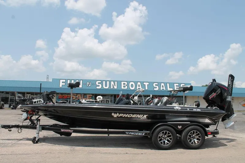 The Image of 2025 Phoenix 920 Elite boat at Fun-N-Sun Boat Sales dealership. - 1