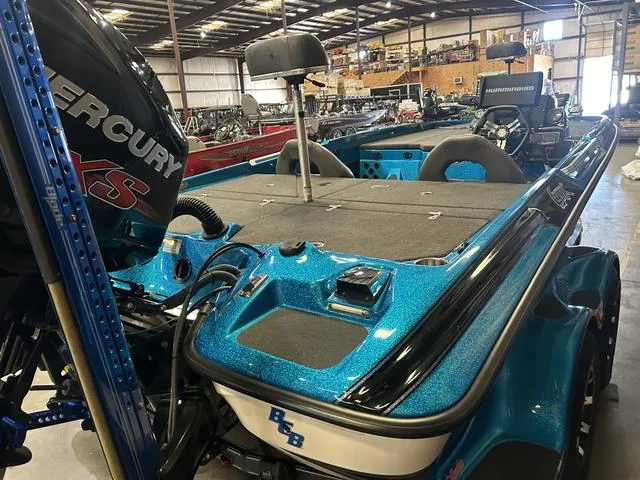Slide: The Image of 2018 Bass Cat Boats Lynx with Mercury 250L engine in a showroom. - 4