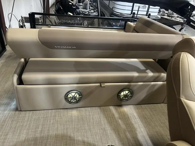 Slide: The Image of Veranda VR22VLC W/Yamaha 250 No Trailer 2025 - 12