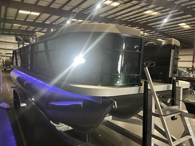 Slide: The Image of Veranda VR22VLC W/Yamaha 250 No Trailer 2025 - 3