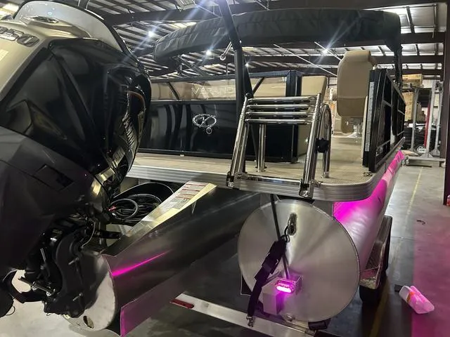 Slide: The Image of Veranda VR22VLC W/Yamaha 250 No Trailer 2025 - 4