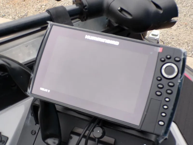 Slide: The Image of Fishfinder display on a 2025 Skeeter ZXR21 boat dashboard. - 7