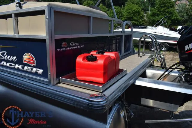 Slide: The Image of Sun Tracker Bass Buggy® 16 XL Select 2025 - 11