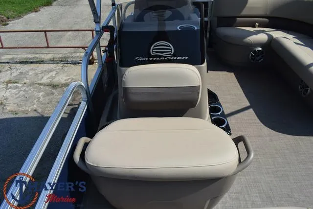 Slide: The Image of Sun Tracker Bass Buggy® 16 XL Select 2025 - 15