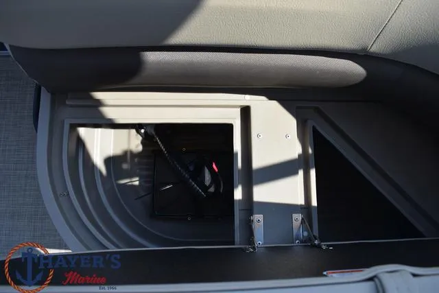 Slide: The Image of Sun Tracker Bass Buggy® 16 XL Select 2025 - 23