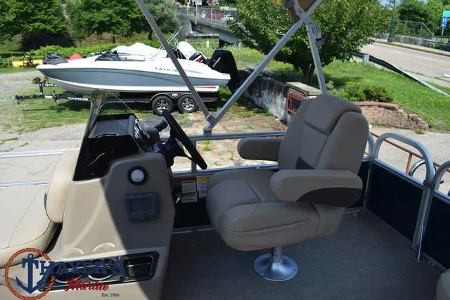 Slide: The Image of Sun Tracker Bass Buggy® 16 XL Select 2025 - 24