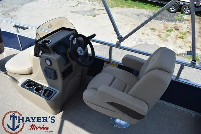 Slide: The Image of Sun Tracker Bass Buggy® 16 XL Select 2025 - 25