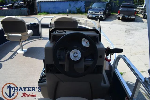 Slide: The Image of Sun Tracker Bass Buggy® 16 XL Select 2025 - 26