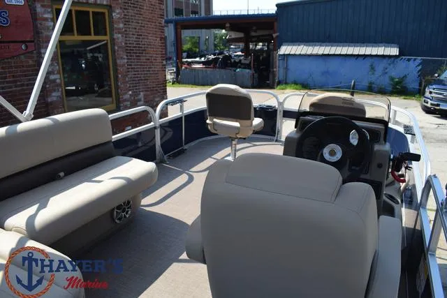 Slide: The Image of Sun Tracker Bass Buggy® 16 XL Select 2025 - 33