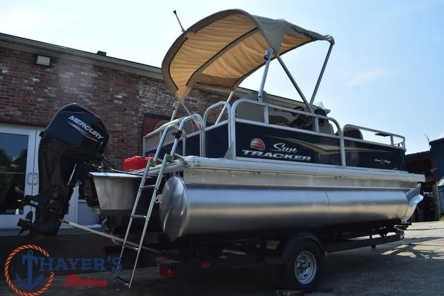 Slide: The Image of Sun Tracker Bass Buggy® 16 XL Select 2025 - 38