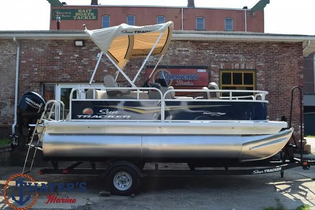 Slide: The Image of Sun Tracker Bass Buggy® 16 XL Select 2025 - 40