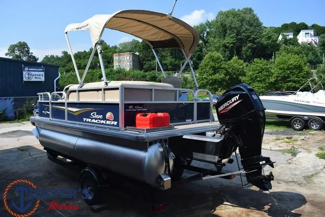 Slide: The Image of Sun Tracker Bass Buggy® 16 XL Select 2025 - 9