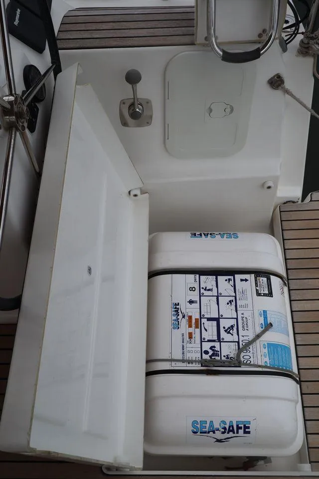 Slide: The Image of Liferaft - 23