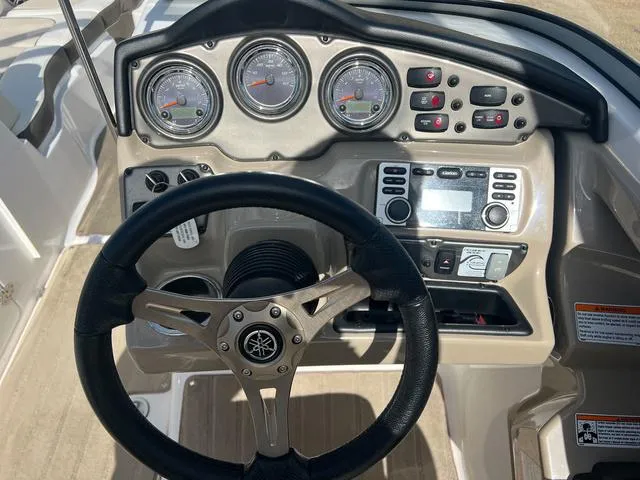 Slide: The Image of Yamaha 242 Limited S 2013 - 15