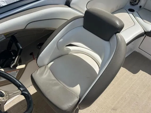 Slide: The Image of Yamaha 242 Limited S 2013 - 14