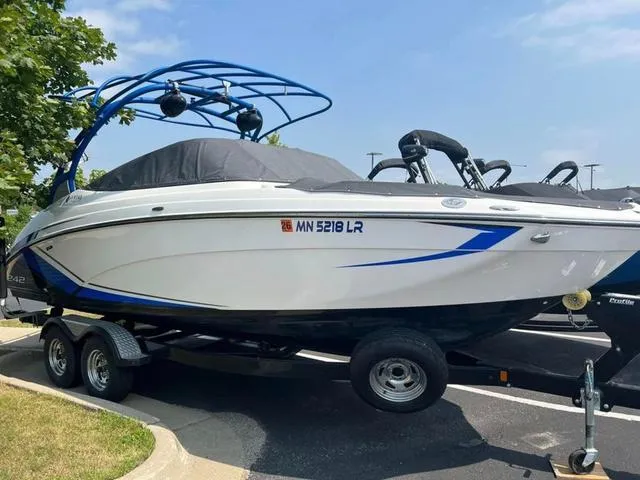 Slide: The Image of Yamaha 242X E-Series 2018 - 1