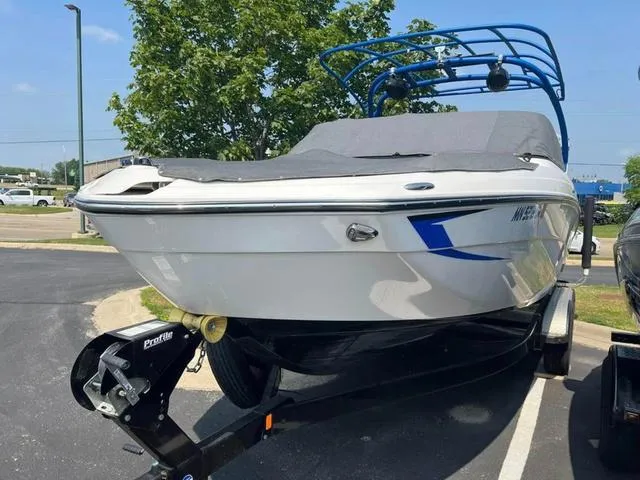 Slide: The Image of Yamaha 242X E-Series 2018 - 2