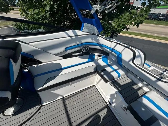 Slide: The Image of Yamaha 242X E-Series 2018 - 8