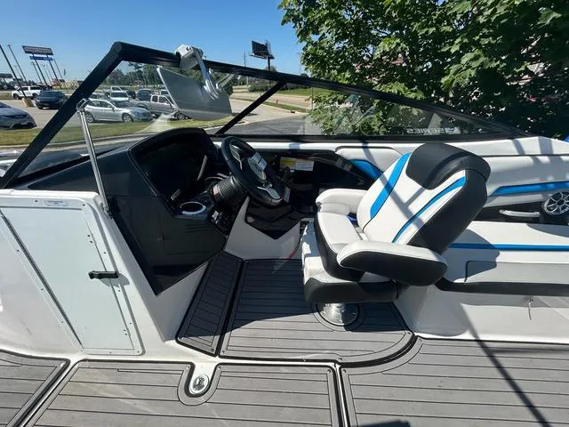 Slide: The Image of Yamaha 242X E-Series 2018 - 13