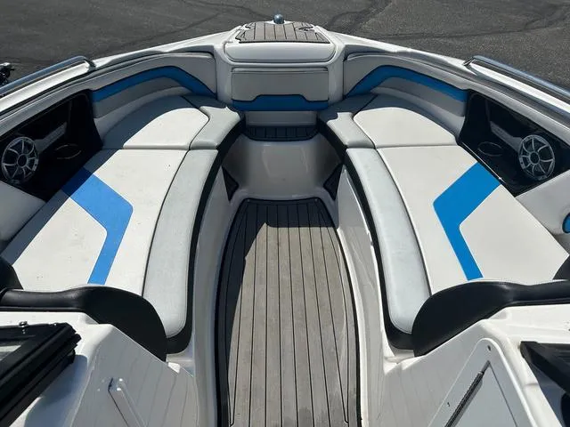 Slide: The Image of Yamaha 242X E-Series 2018 - 21