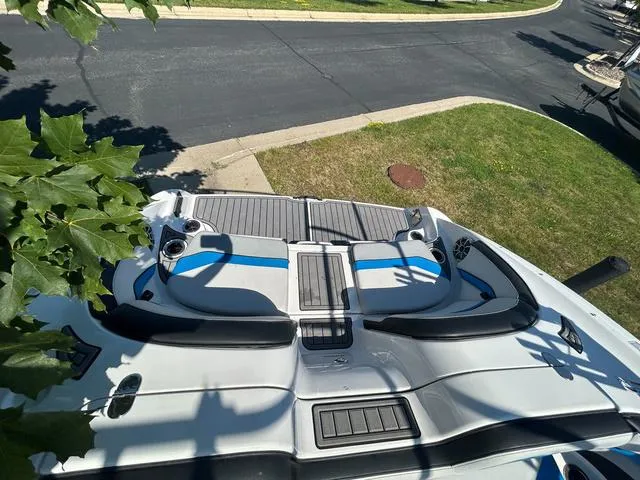 Slide: The Image of Yamaha 242X E-Series 2018 - 6