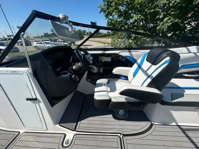 Slide: The Image of Yamaha 242X E-Series 2018 - 14