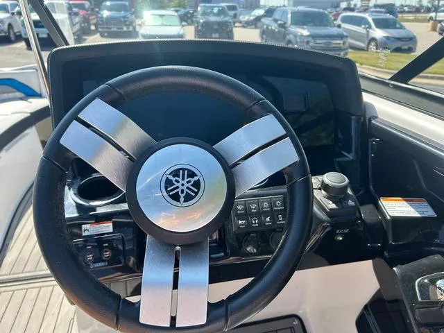 Slide: The Image of Yamaha 242X E-Series 2018 - 19