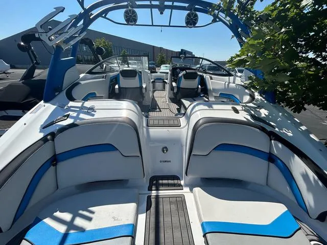 Slide: The Image of Yamaha 242X E-Series 2018 - 4