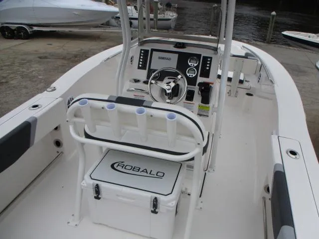 Robalo R200 In Stock Trailer Included 2025 for Sale | MarineSource