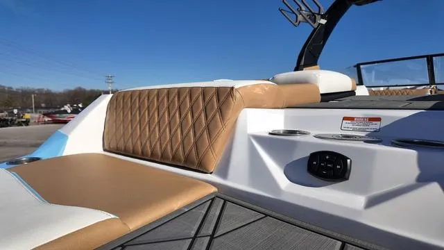 Slide: The Image of Tigé 22RZX 2025 - 15