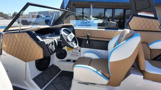 Slide: The Image of Tigé 22RZX 2025 - 19