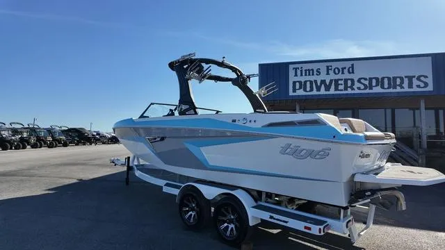 Slide: The Image of Tigé 22RZX 2025 - 4