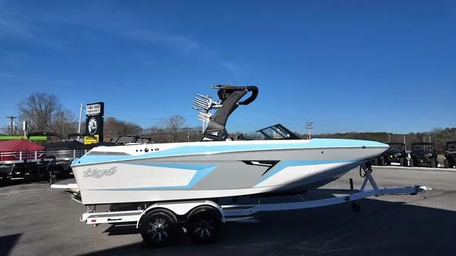 Slide: The Image of Tigé 22RZX 2025 - 7