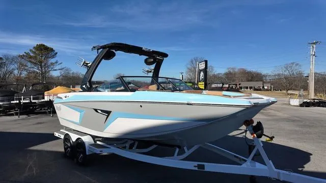 Slide: The Image of Tigé 22RZX 2025 - 8